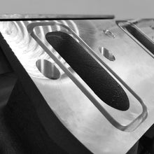 Cargar imagen en el visor de la galería, Texas Speed GM LS3 Titan SR-3 Short Runner Intake Manifold &amp; Fuel Rails 102mm Natural