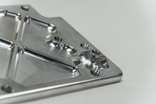 Cargar imagen en el visor de la galería, LME GM LS Billet Racing Valley Cover for Aftermarket Blocks